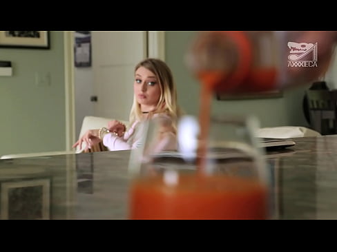 ❤️ Faigheann cailín te le tits mór agus pussy daingean coileach as fear caillte na himeartha, ach an-deacair ❤  Porn  linn ﹏